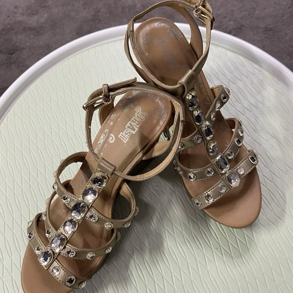 Brash strappy wedge