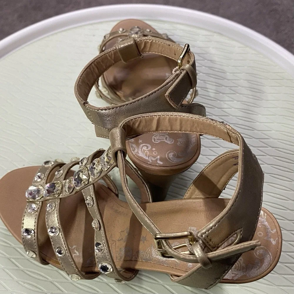 Brash strappy wedge