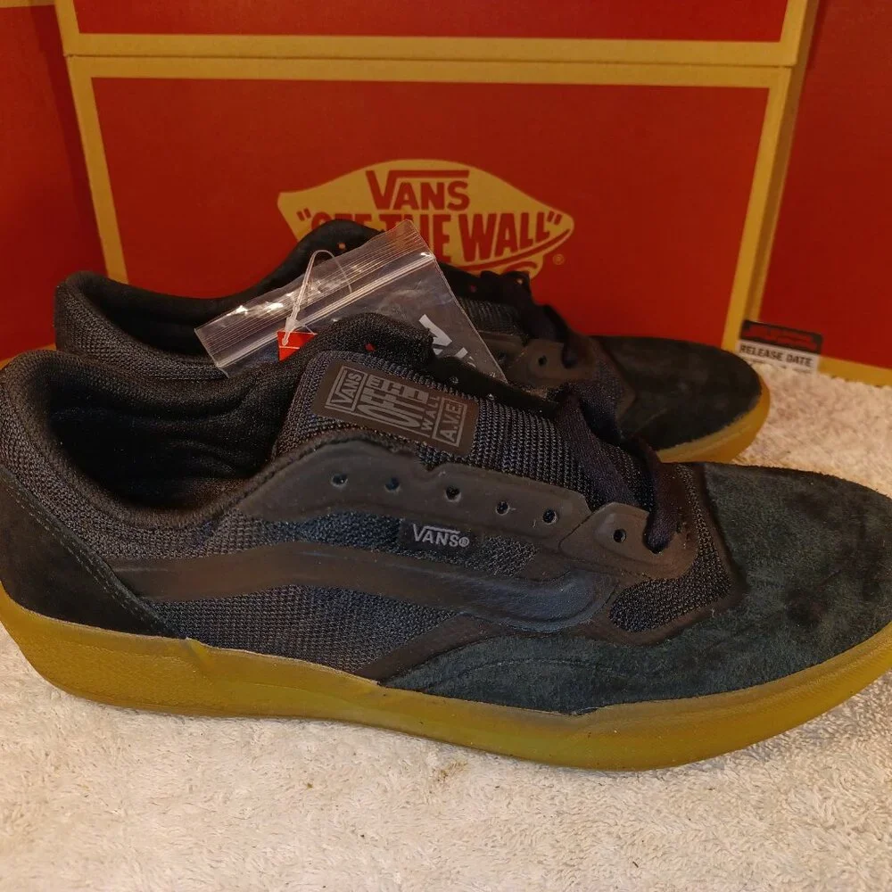 Vans extra men usually