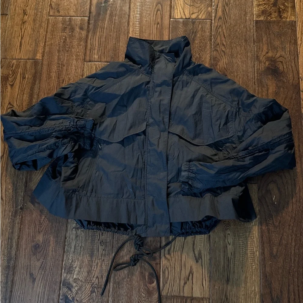 ATHLETA CANOPY PARACHUTE JACKET IN BLACK Size XS