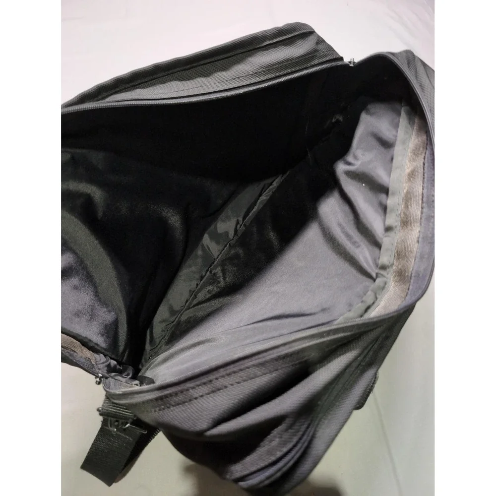 The Unbranded Brand laptop bag