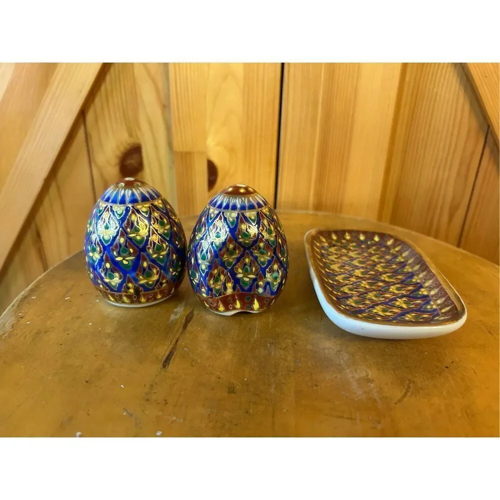 Vintage Hand Painted Thai Benjarong Gold Encrusted Porcelain Salt/Pepper Shakers