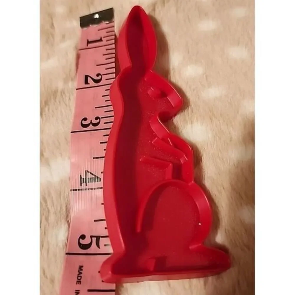 Tupperware vintage red
