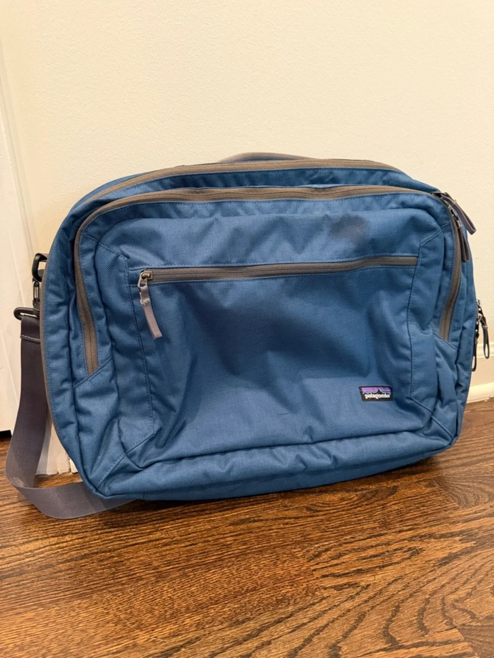 Patagonia Transport Shoulder Bag 26L messenger laptop travel bag