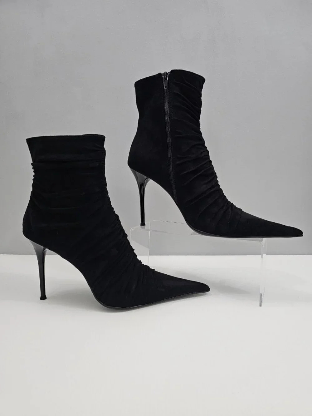 Jeffrey Campbell elevated closure