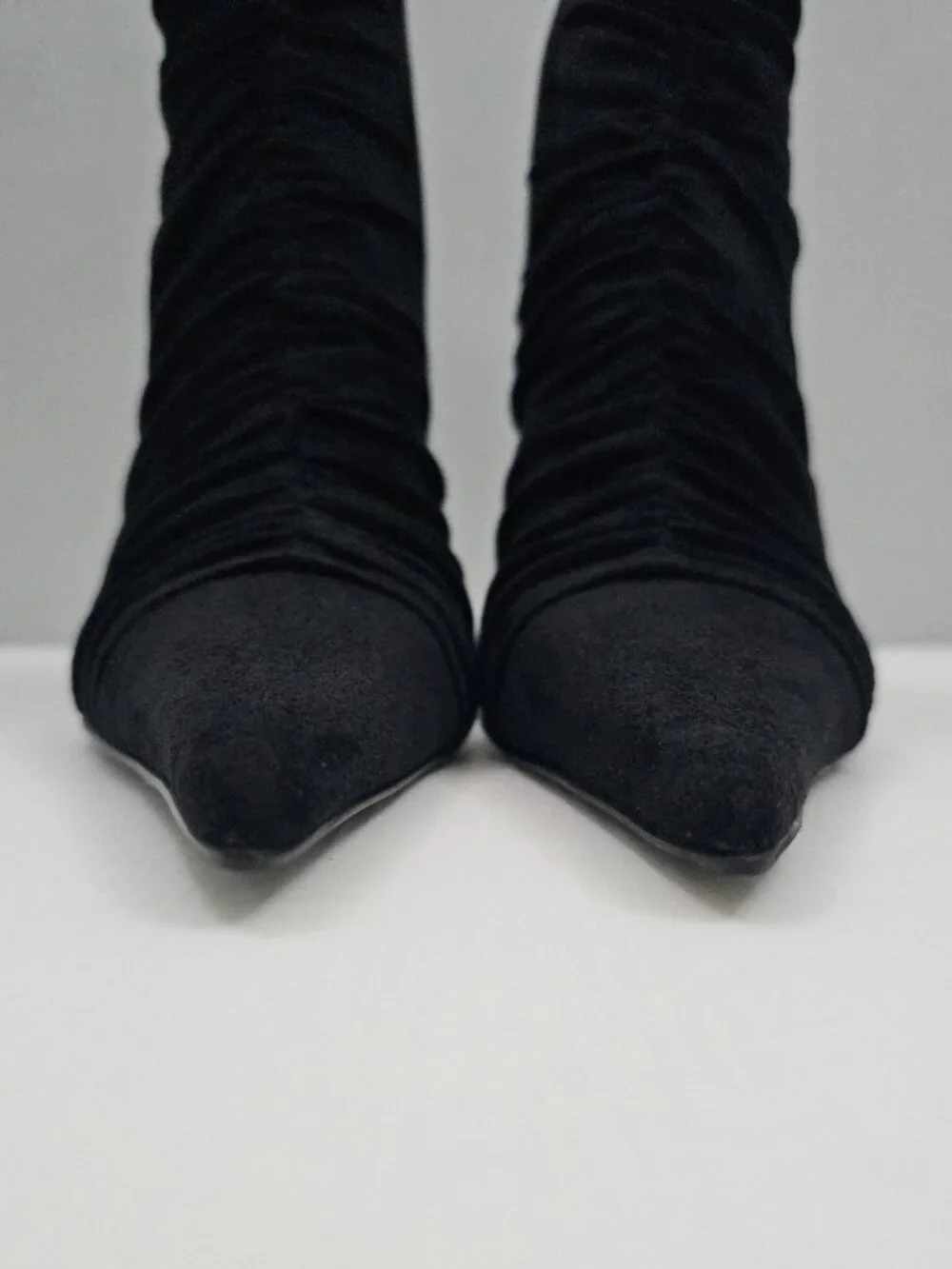 Jeffrey Campbell displays reach stretch