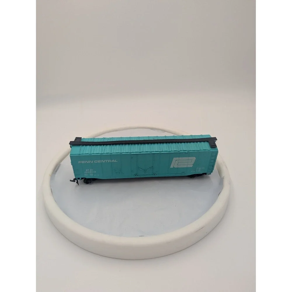 Penn Central PC 160502 HO Scale Boxcar Turquoise Model Train Rolling Stock