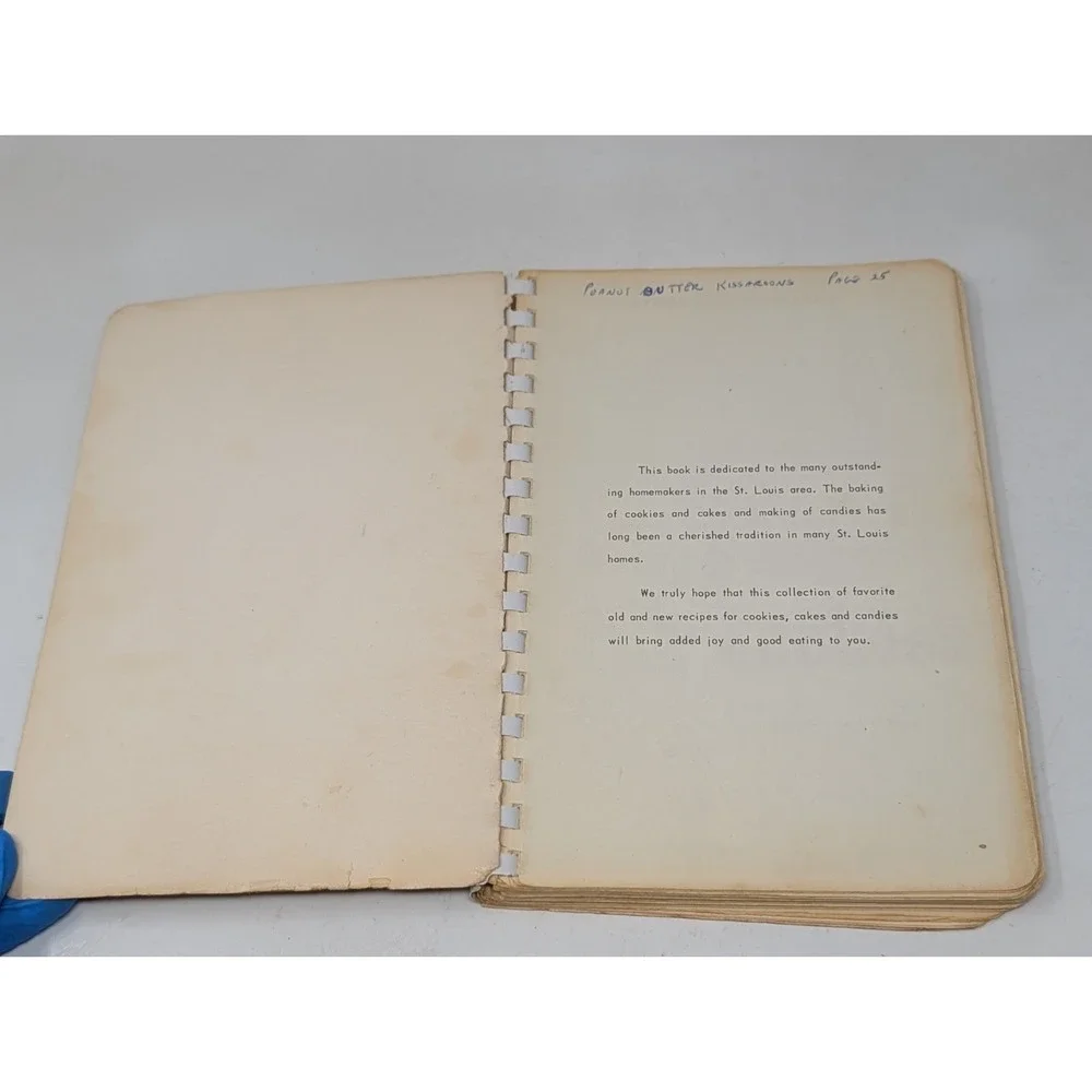 The Laclede Gas Cookie Cake Candy Cookbook St Louis Recipe Book‎ Christmas VTG