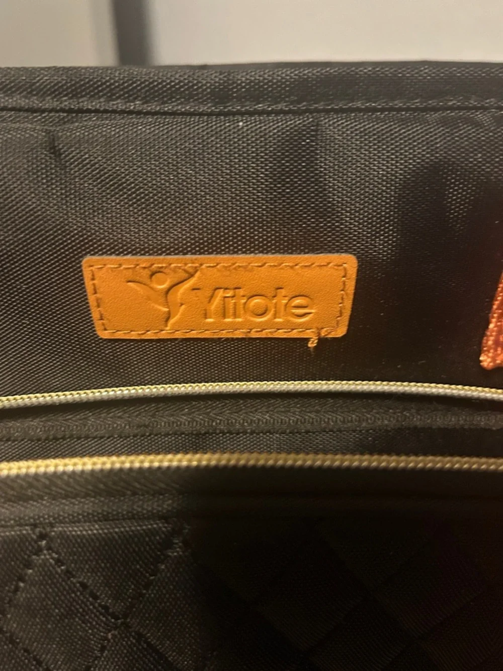 yitote sleek black