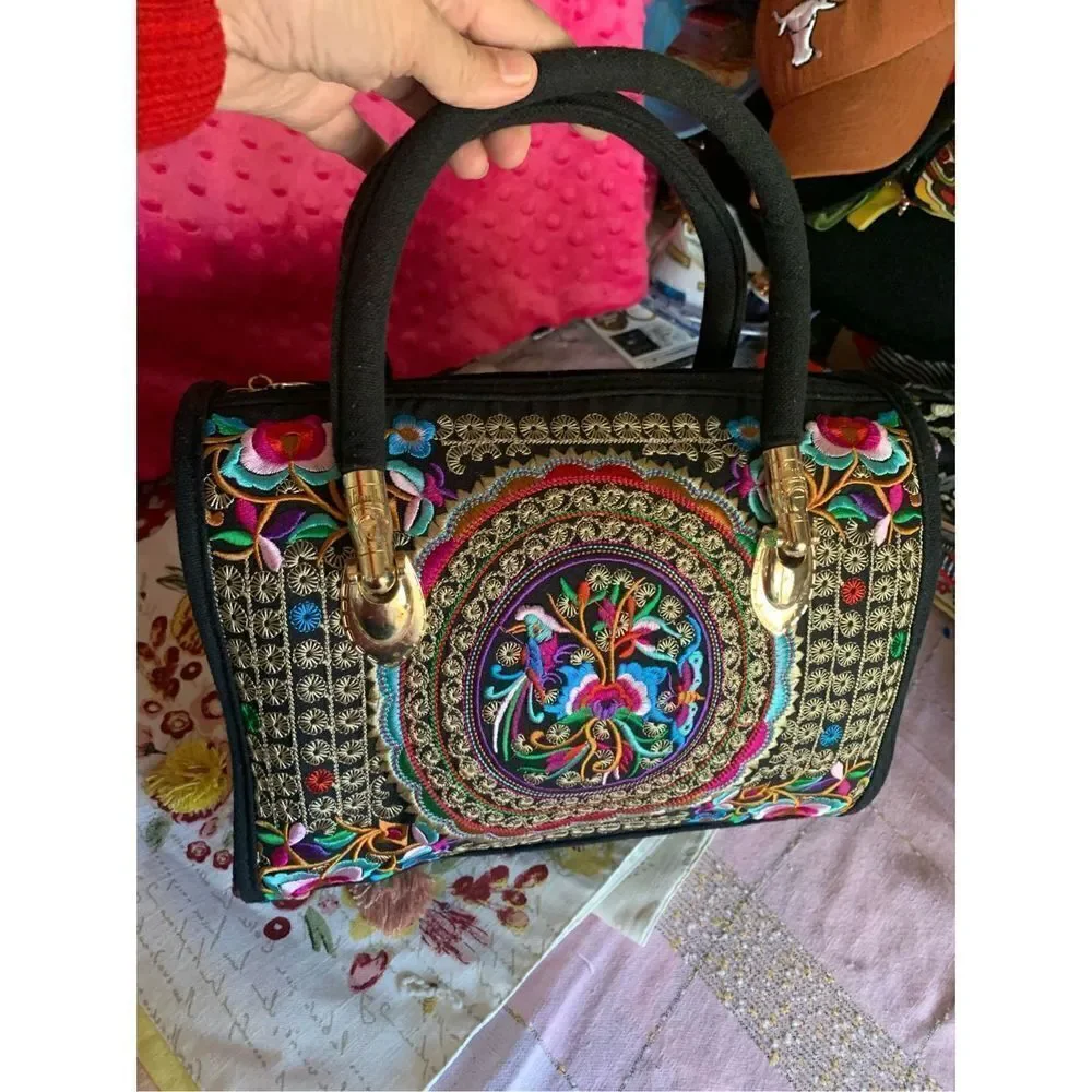 No Brand this embroidery