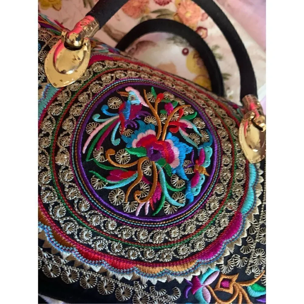 No Brand this embroidery