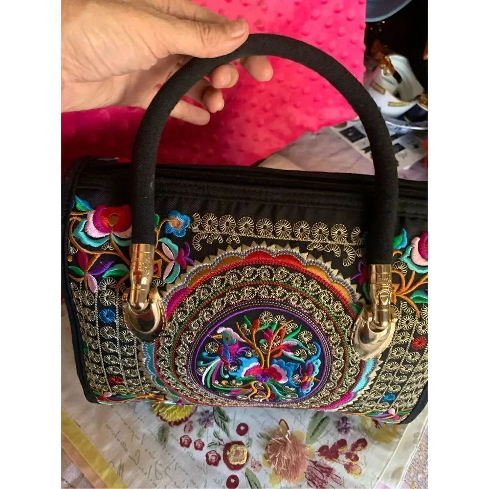 No Brand this embroidery
