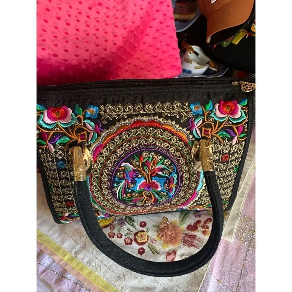 No Brand this embroidery
