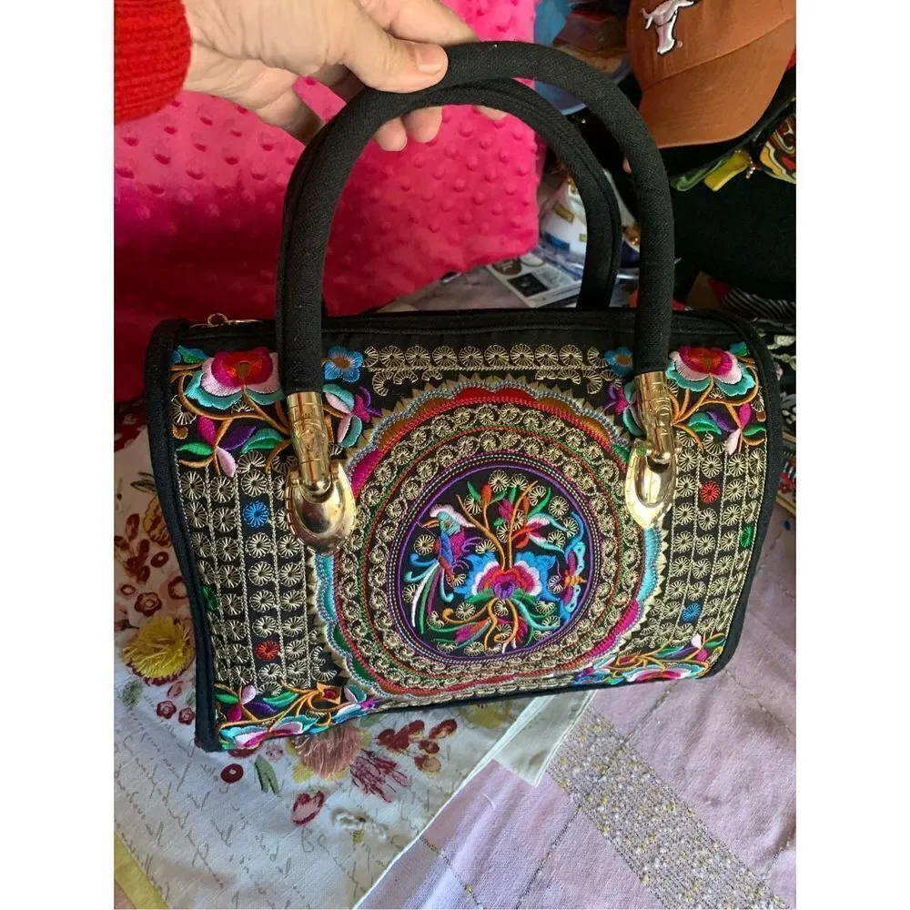 No Brand this embroidery