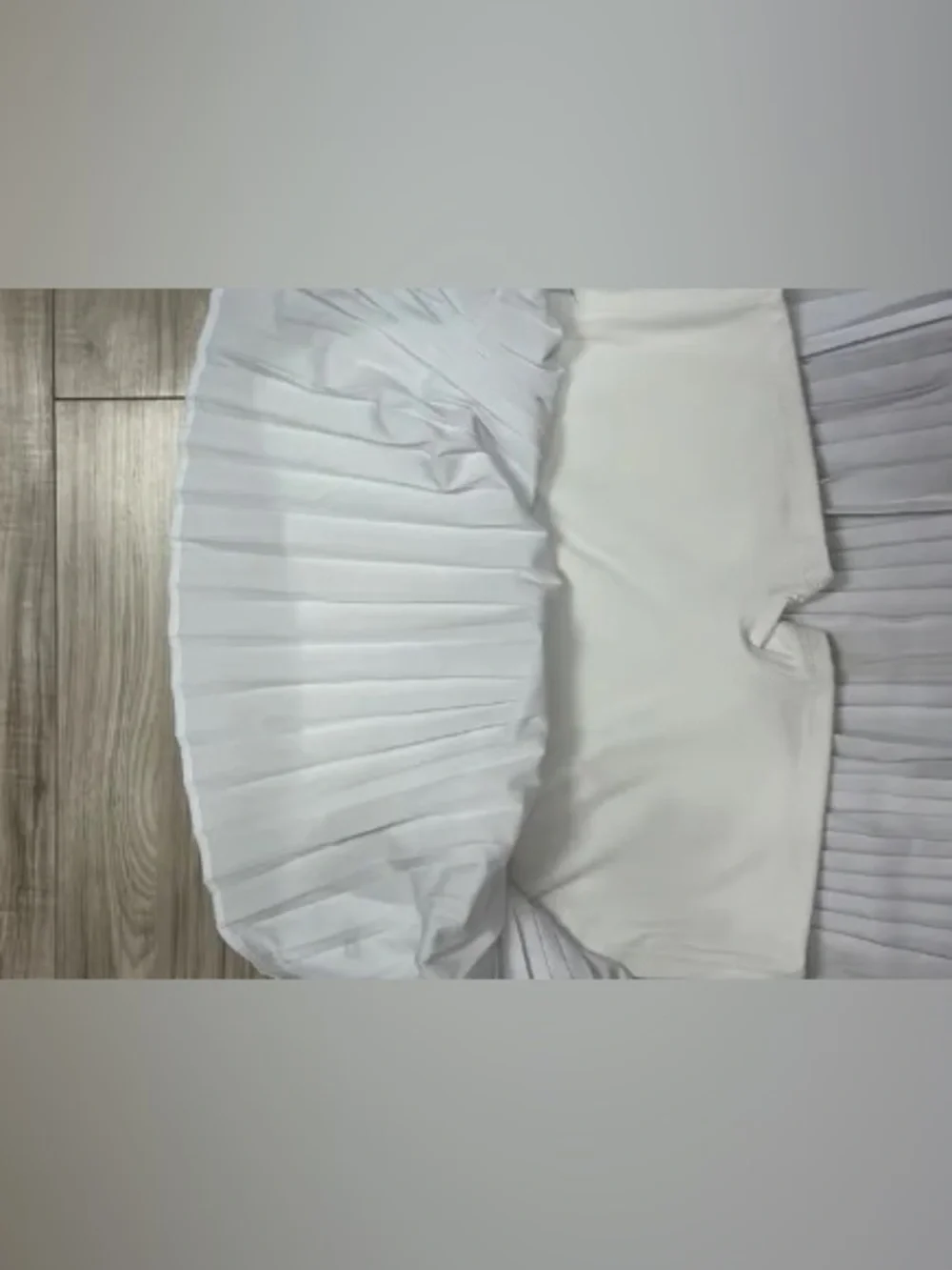 ALO Yoga crisp pleated