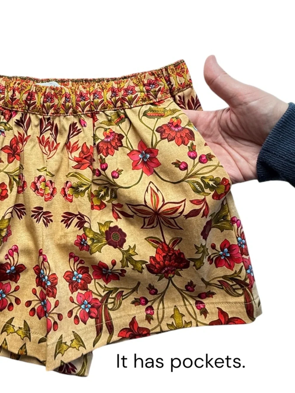 A Loves A short pit floral