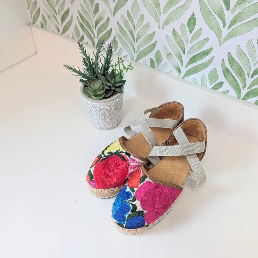 embroidered flatform