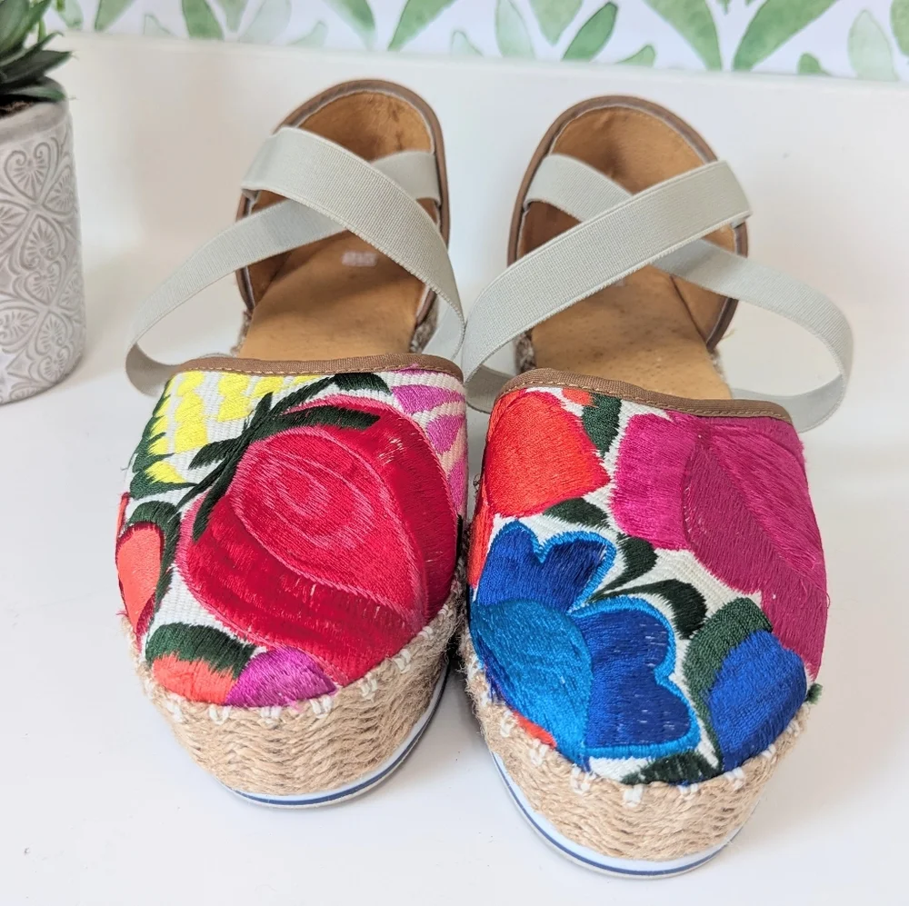 embroidered flatform