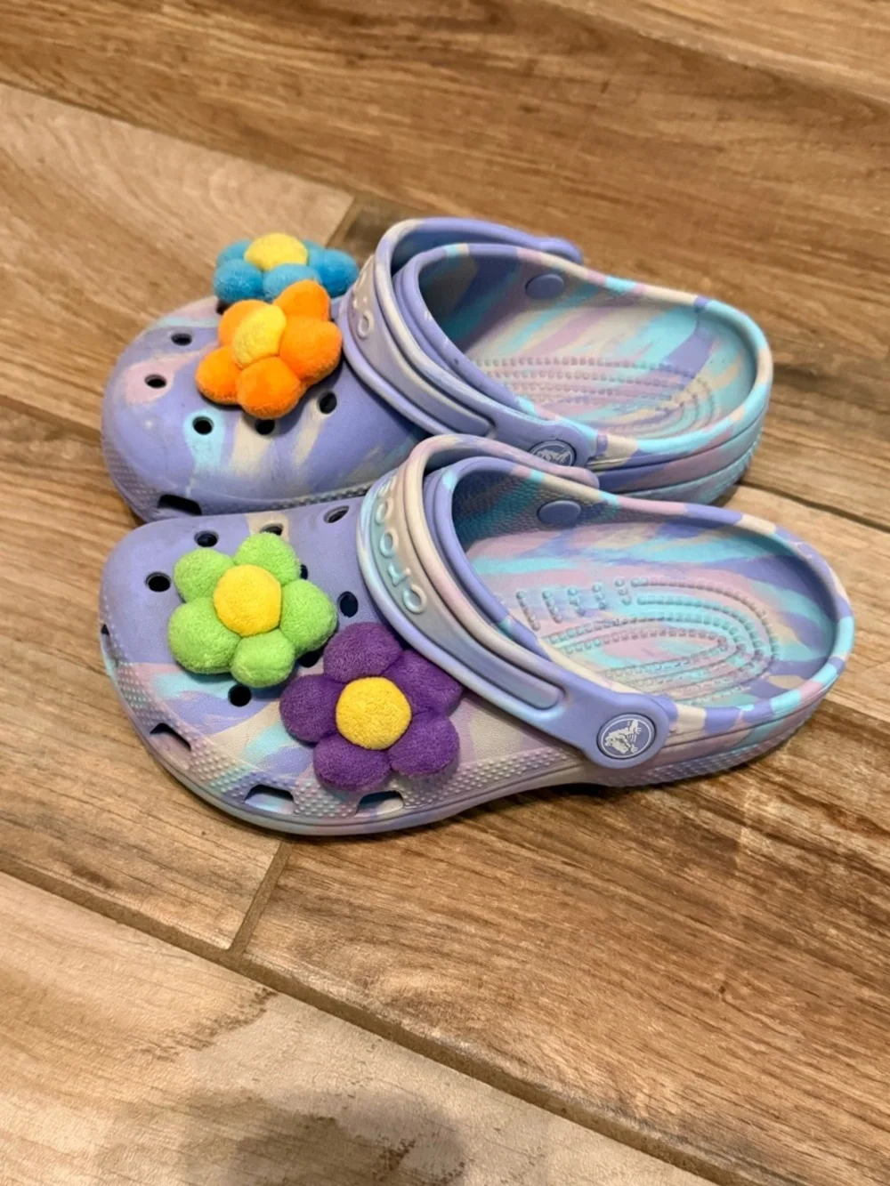 CROCS girls swirl
