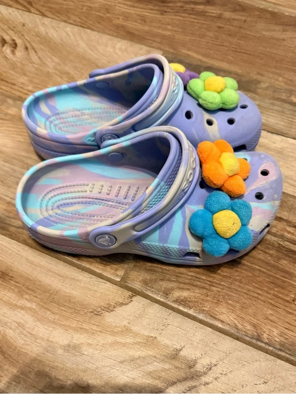 CROCS girls swirl