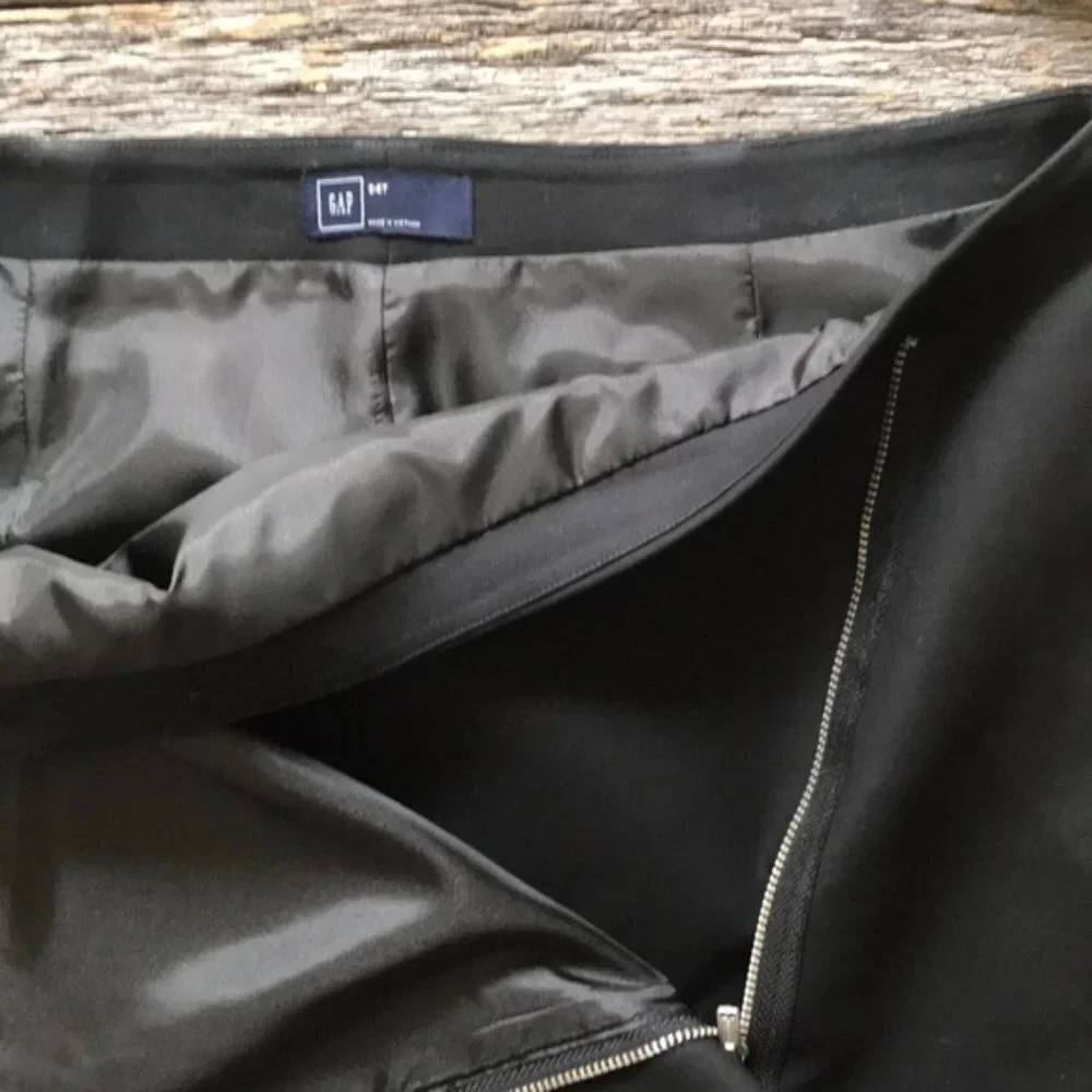 GAP dark black