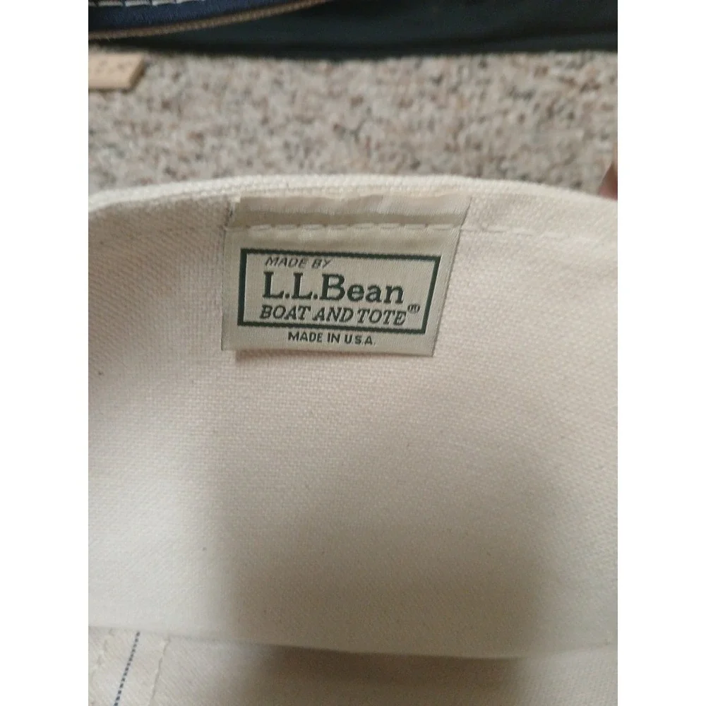 L.L. Bean perfect lightweight solid