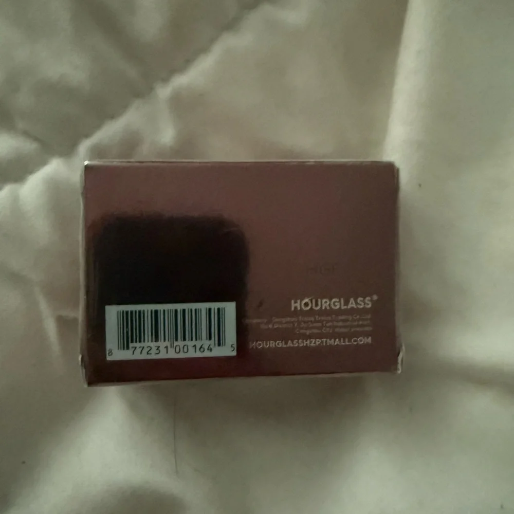Hourglass retractable kabuki