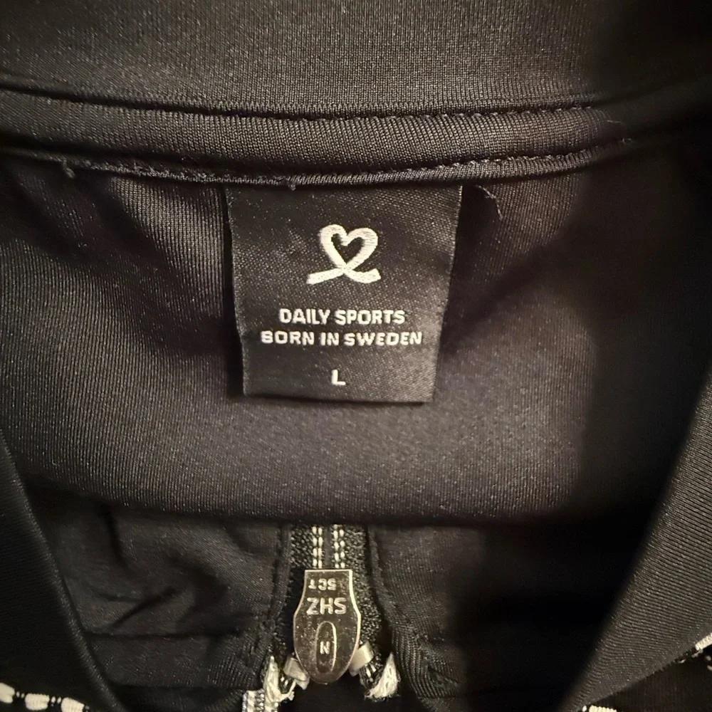 Daily Sports elegant black
