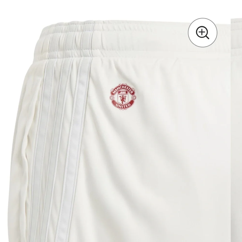 NWOT adidas Man United Third Shorts 2023-24 - Kids, size Small 9-10