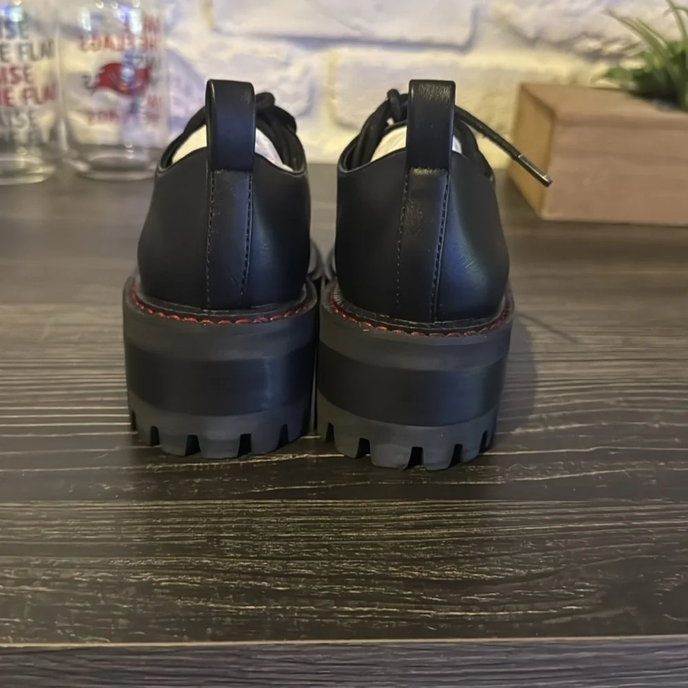AEROSOLES step out