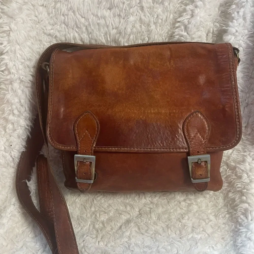 Vera pelle made in Italy leather faded brown messenger Bag with rustic hardware