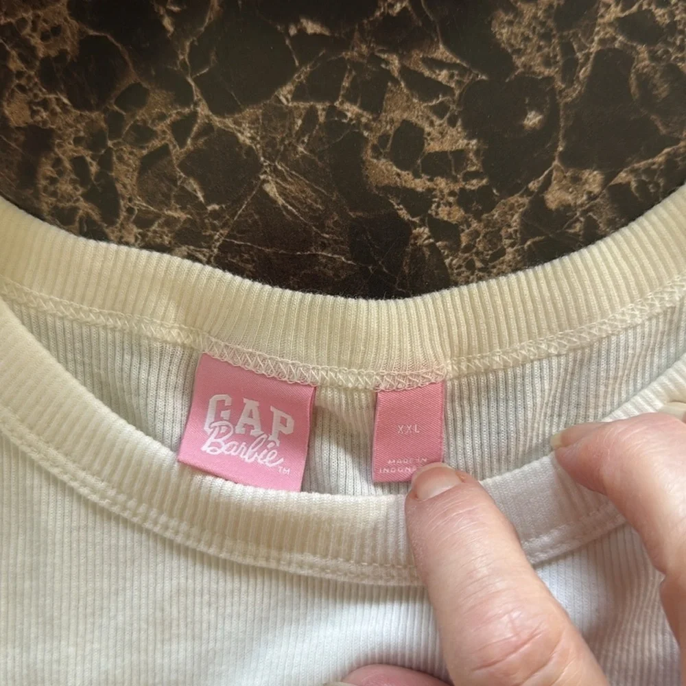 GAP chest subtle