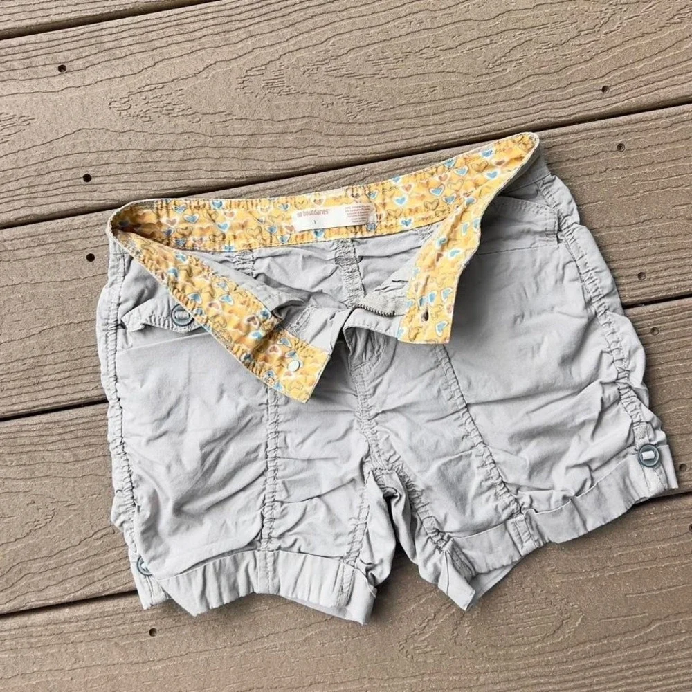 Vintage Y2K No Boundaries Tan Booty Scrunch Shorts Size 1 Heart Waistband