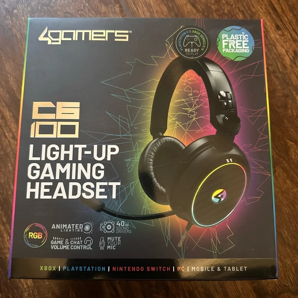 Wired Headset 4Gamers C6-100LED Light Up: Compatible with PC, Switch, PS5, Xbox