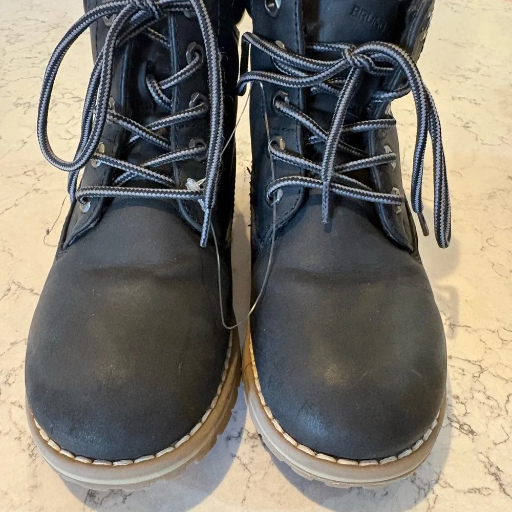 Bruno Marc feet these