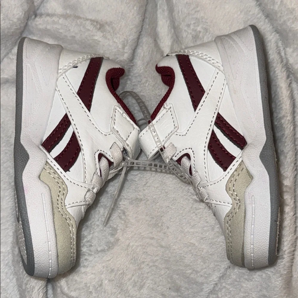 Reebok stylish sneakers