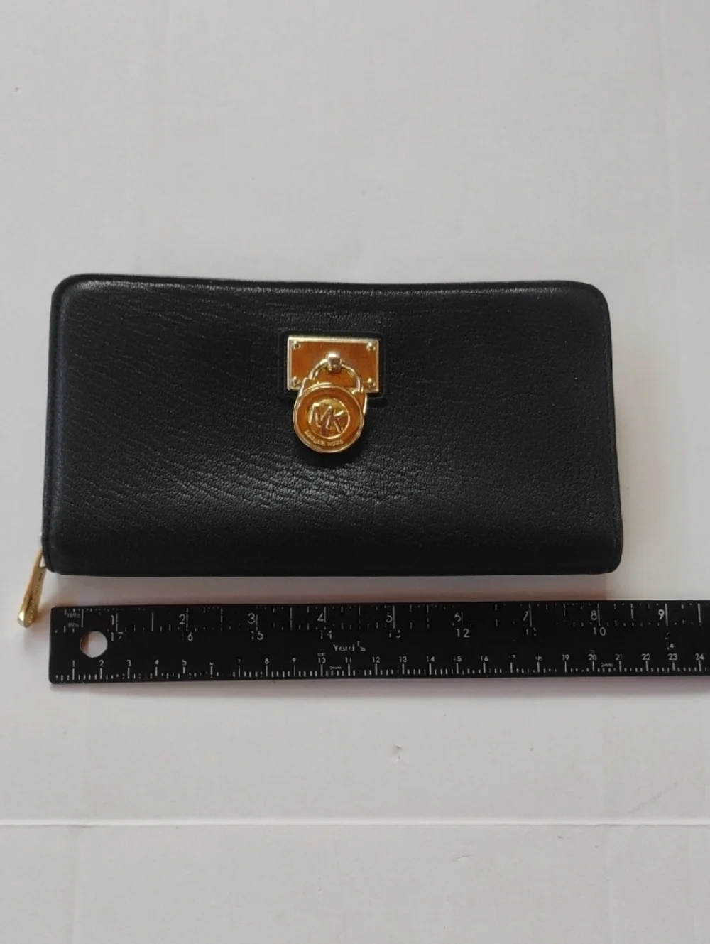 Michael Kors zip around