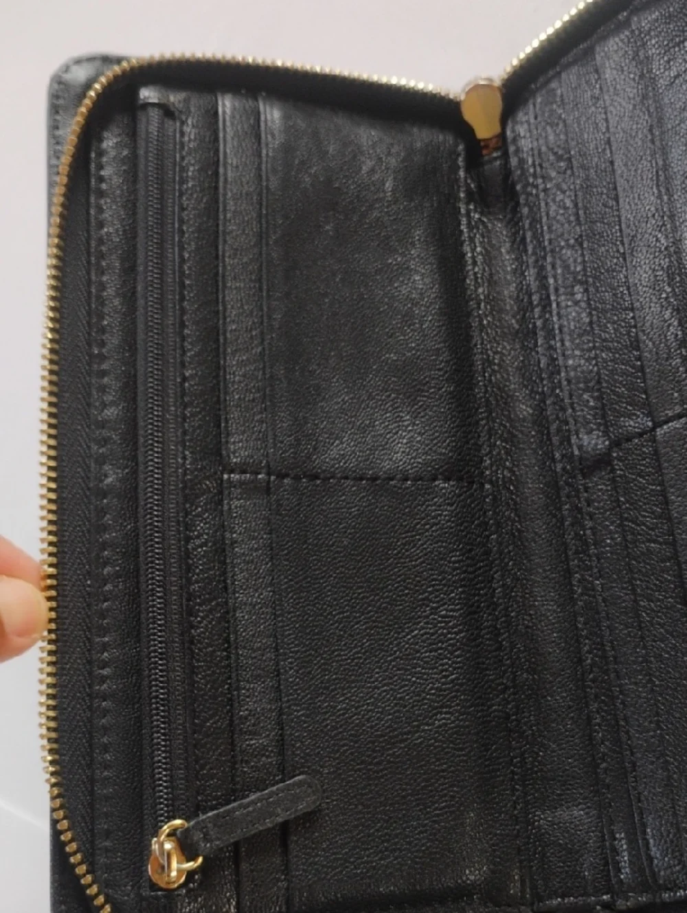 Michael Kors zip around