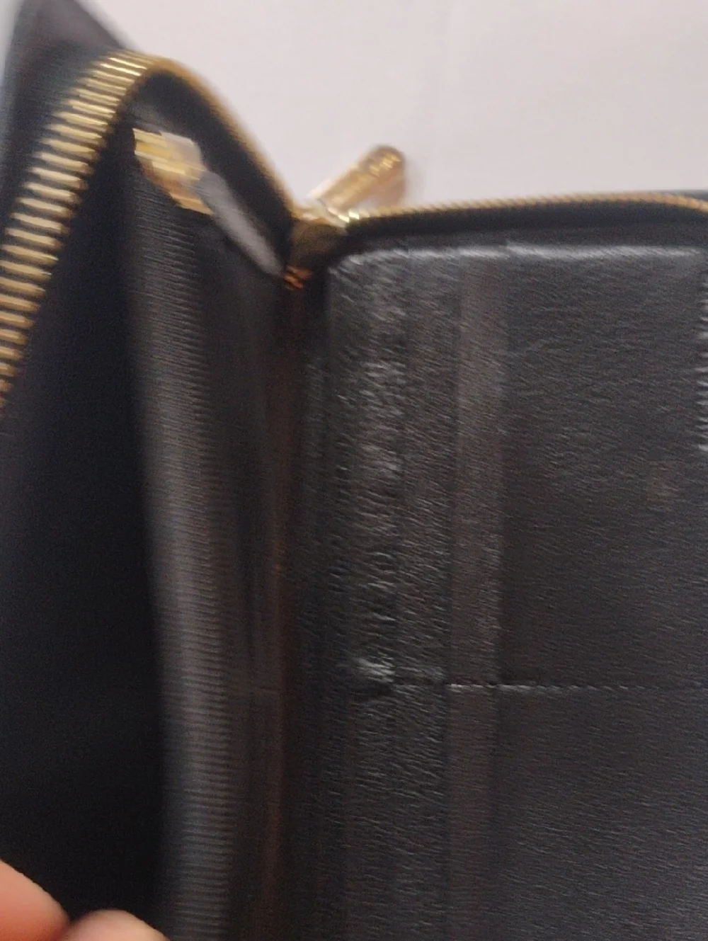 Michael Kors zip around