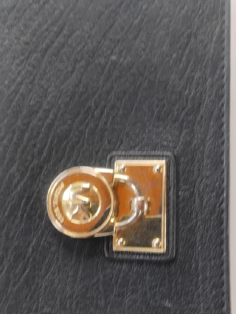 Michael Kors zip around