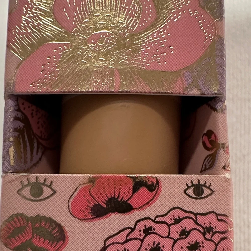 WINKY LUX luxurious concealer