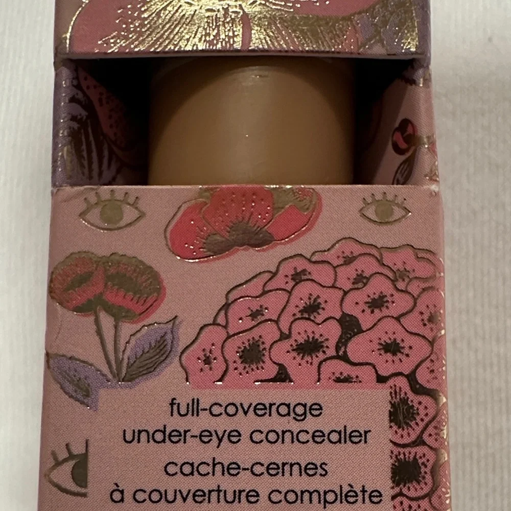 WINKY LUX luxurious concealer