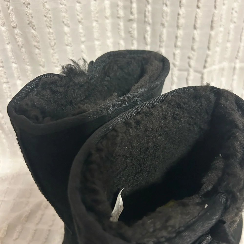 Koolaburra chic black