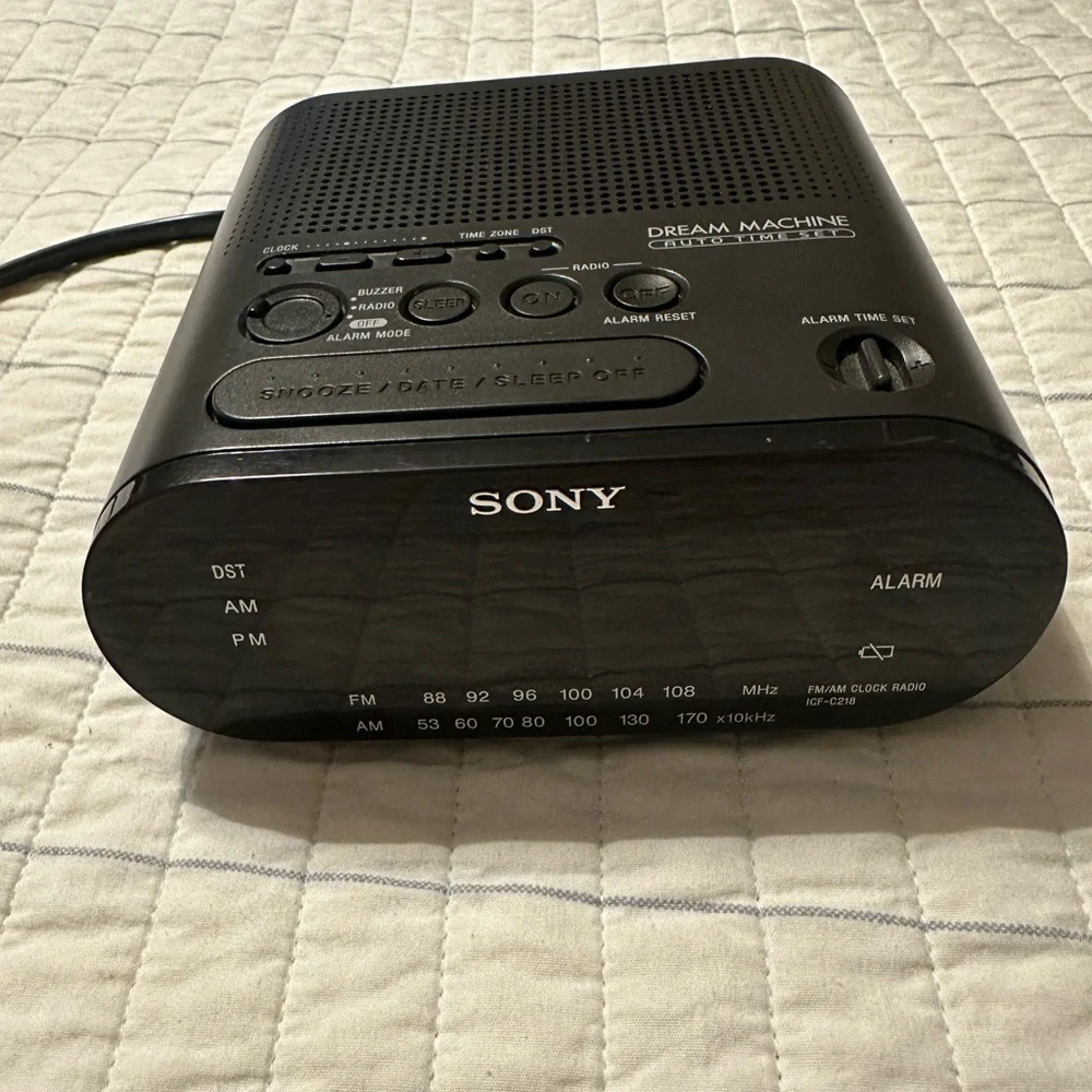 USED SONY DREAM‎ MACHINE AM/FM CLOCK RADIO WORKS!