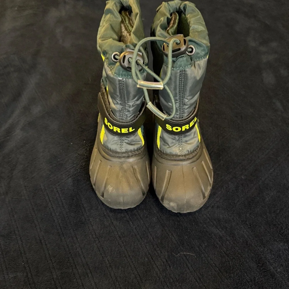 Sorel kids snow