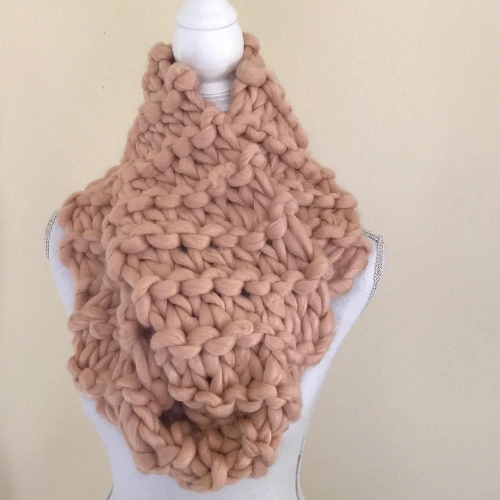 New! VINCE CAMUTO O/S Blush interwoven thick scarf