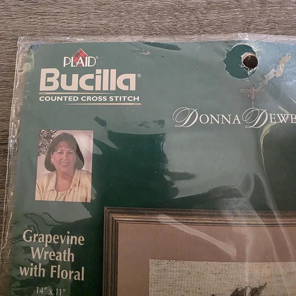 Bucilla vtg grapevine