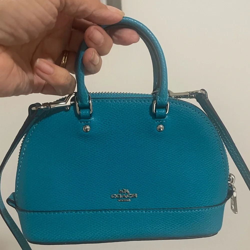 Coach aqua mini look