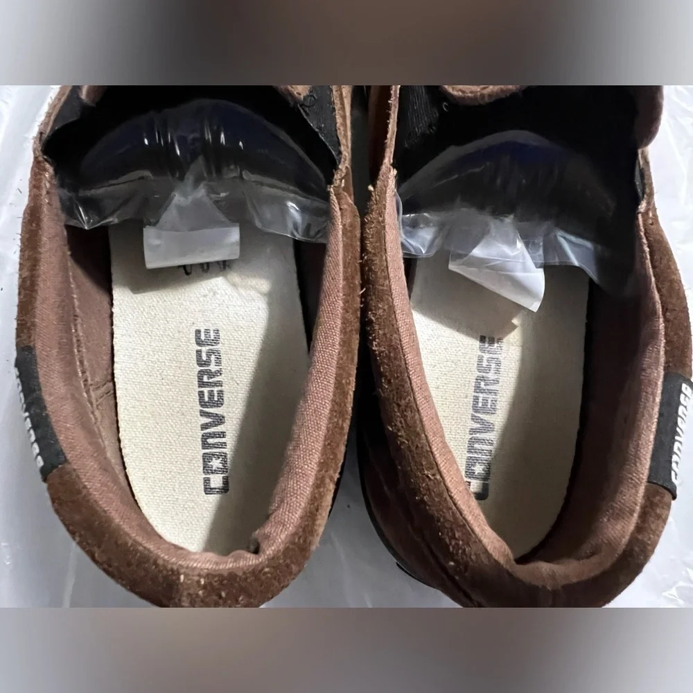 Converse men’s low tops Slip on shoes, size 9.5, brown