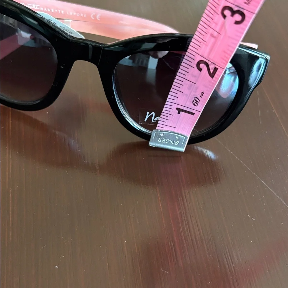 Nanette Lepore 100% UV protection,pearl pink arms,black round/square frame,NN157
